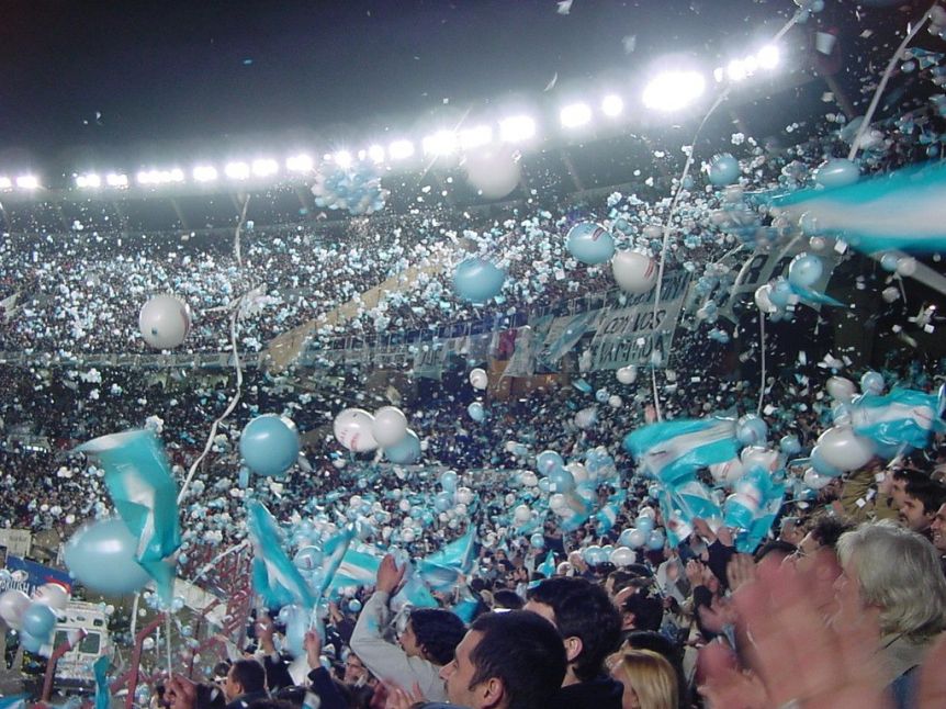 Ante las críticas, el Gobierno negó que la vuelta a los estadios sea “una decisión electoral”