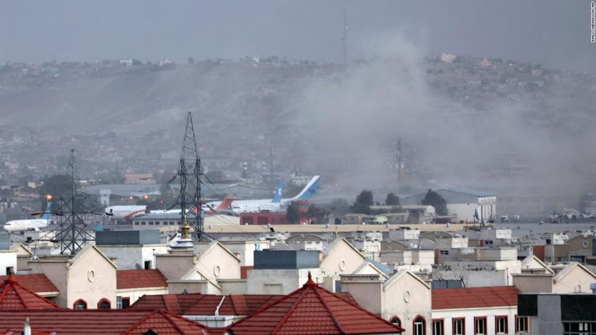 Confirman más de 13 muertos tras doble atentado en el aeropuerto de Kabul