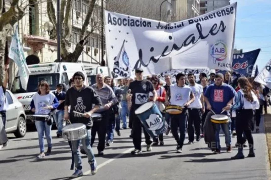 La AJB declaró el estado de alerta y movilización