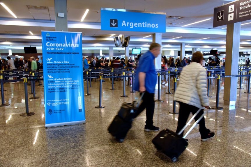 Exceptúan de cumplir la cuarentena a argentinos residentes que viajaron por trabajo al exterior