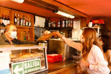 Los precandidatos abrieron la semana en territorio difícil