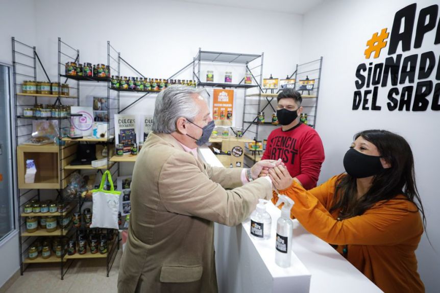 En modo campaña, Alberto pasó por Hurligham