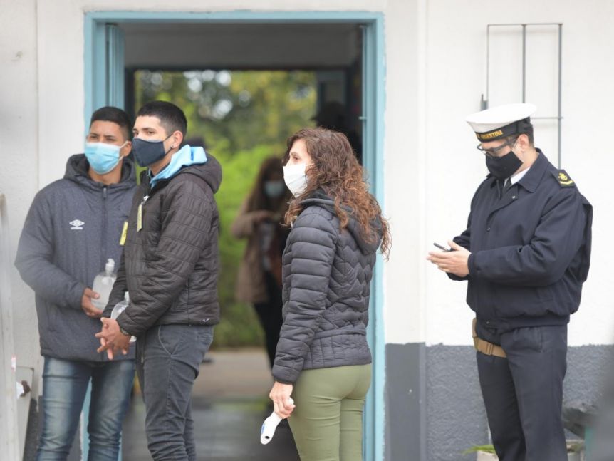 Desde el Gobierno bonaerense se refirieron al inicio de los comicios y pidieron