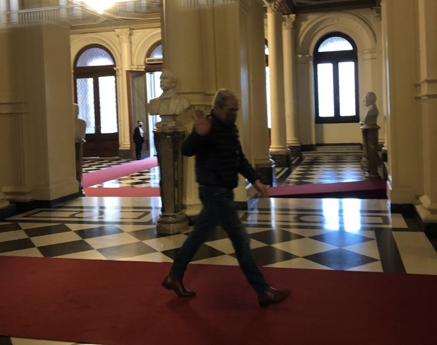 Sugestivo: Aníbal Fernández llegó a la Rosada, en medio de la catarata de renuncias