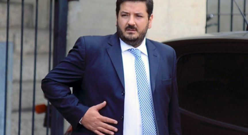 Más vale tarde que nunca: un Viceministro puso su renuncia a disposición de Alberto