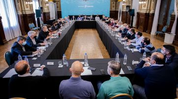 Catarsis, pedidos y ausencias: cómo le fue a Kicillof en las reuniones con los intendentes