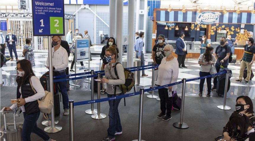 Estados Unidos pedirá que los extranjeros adultos ingresen vacunados