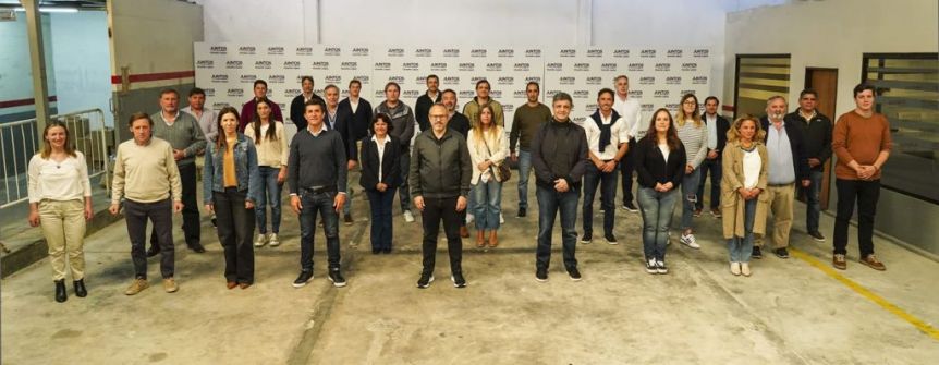Con la mira en las elecciones se reunió la Mesa Provincial de Juntos