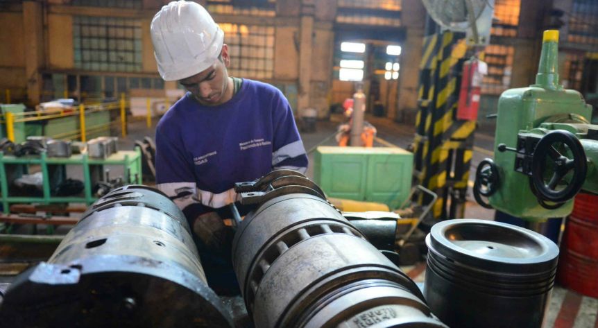 Una mala para el Gobierno: en agosto cayó la industria y la construcción