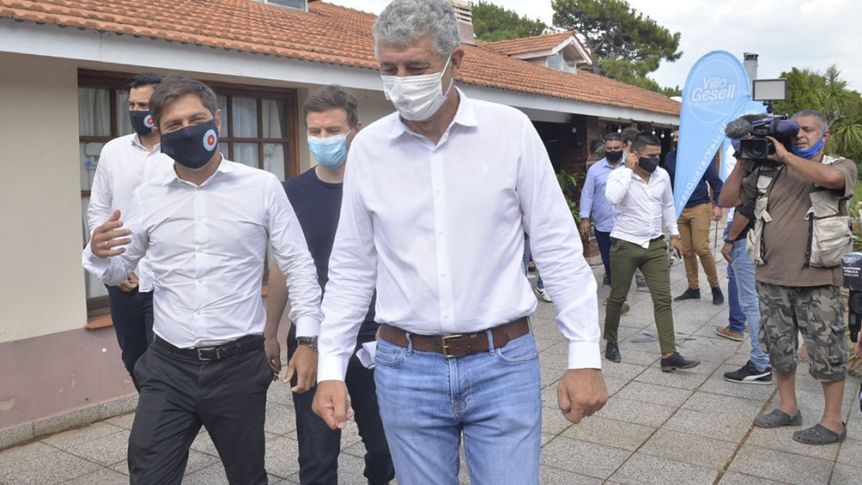 Con el objetivo en las elecciones y mate en mano Kicillof se pone la campaña al hombro