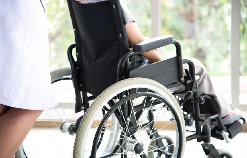 Molesto por el volumen de la música, baleó una casa y dejó parapléjica a una joven