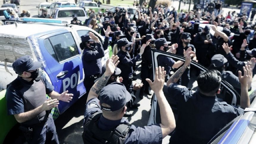 Un sector de la policía bonaerense reclama aumento salarial y amenaza con un paro