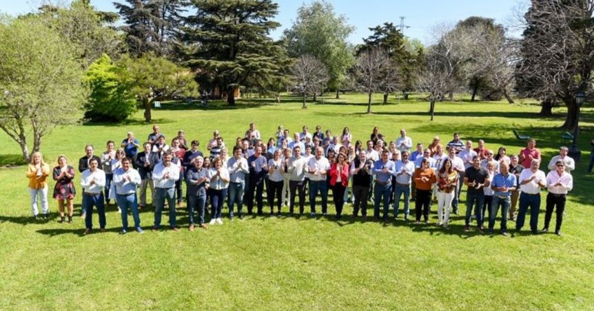 Luego de las internas, Juntos sale a buscar la foto de unidad en el interior