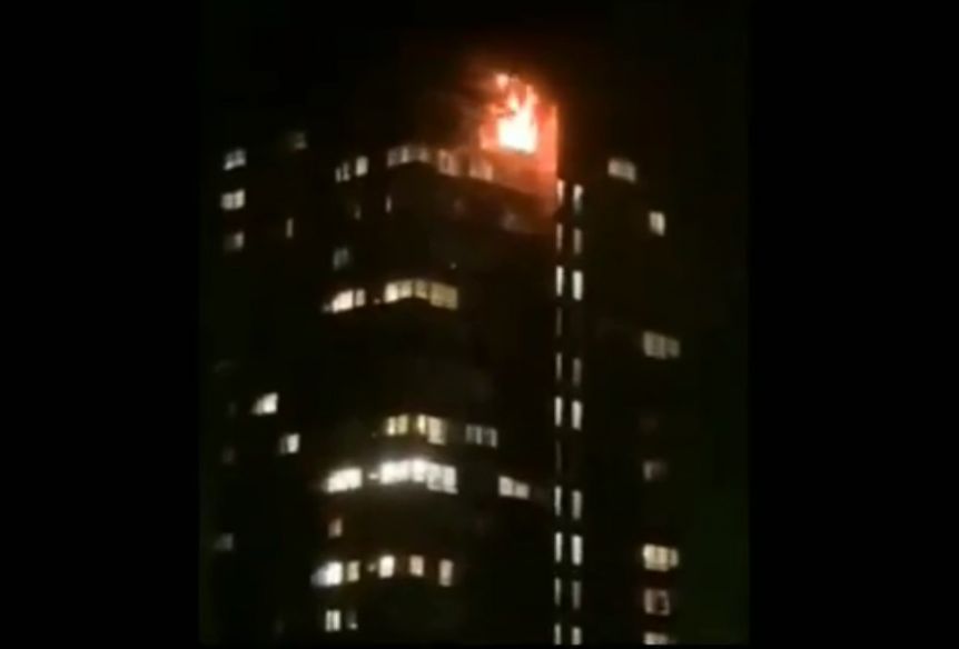 Echó desodorante sobre una vela y generó una explosión en su casa