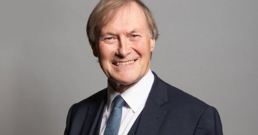 Asesinaron al diputado británico David Amess durante una reunión