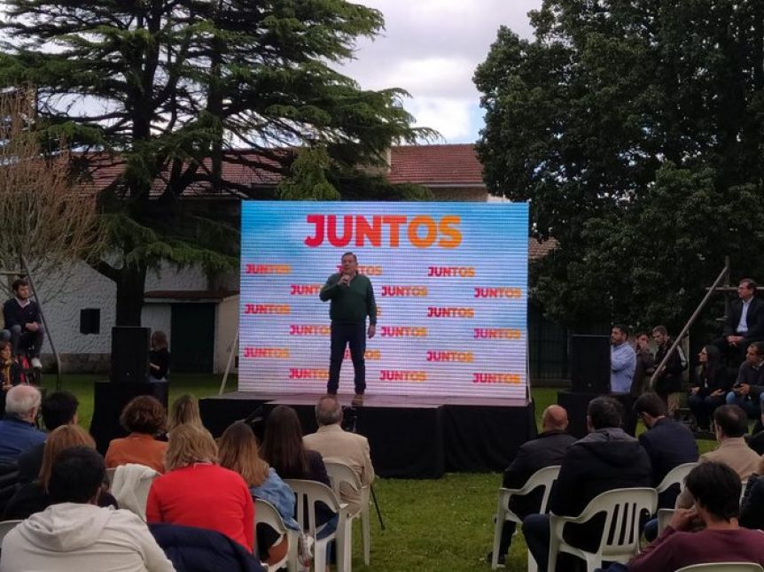 Juntos selló la unidad en la Quinta Sección y relanzó la campaña a noviembre