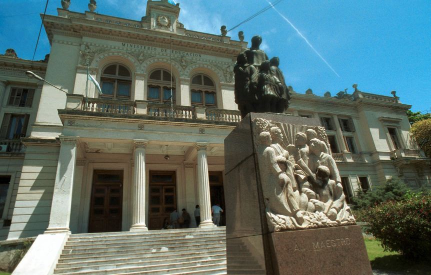 Recortes salariales y falta de respuestas: un combo explosivo que apunta a Educación