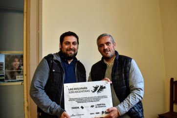 Entregan placa homenaje a ex combatientes en la Terminal de Tandil