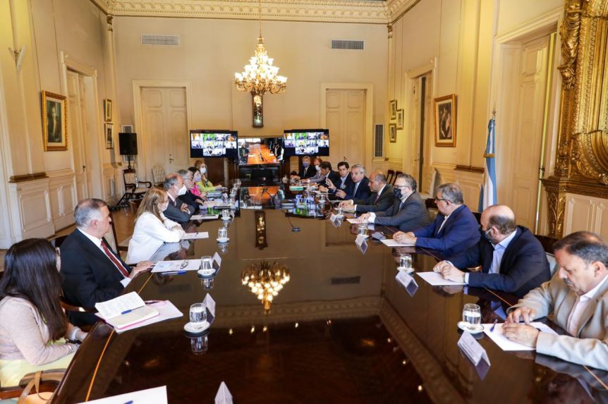 Los gobernadores acordaron con Alberto monitorear el congelamiento de precios