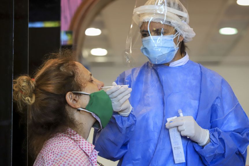 Confirmaron 8 muertes y 928 contagios por covid en las últimas 24 horas