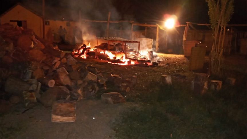 Insólito: intendente organizó un asado para agasajar a los municipales en su día y Bromatología lo decomisó