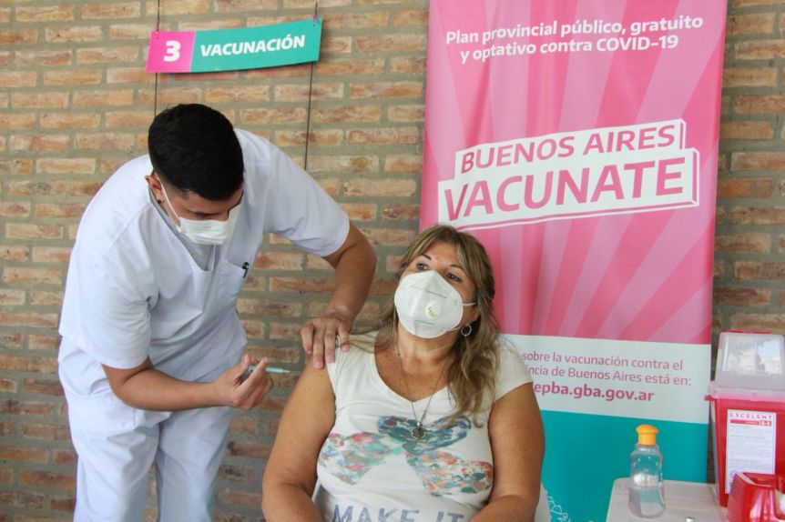 La aplicación de la dosis de refuerzo para el personal de salud bonaerense ya tiene fecha