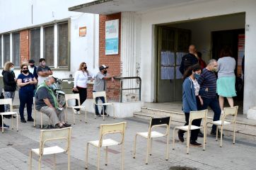 Arrancaron los comicios con total normalidad en el país y la Provincia