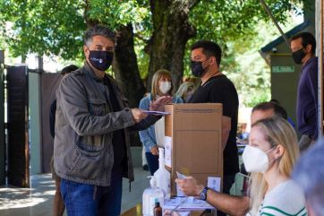 Los tempraneros: qué intendentes, funcionarios y legisladores ya emitieron su voto