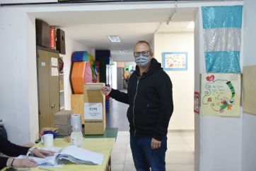 Los tempraneros: qué intendentes, funcionarios y legisladores ya emitieron su voto