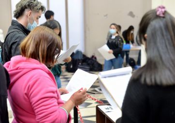 El recuento de votos no para y los candidatos esperan hasta último momento con posibilidades