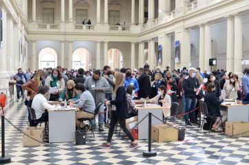 El recuento de votos no para y los candidatos esperan hasta último momento con posibilidades