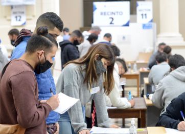 El recuento de votos no para y los candidatos esperan hasta último momento con posibilidades
