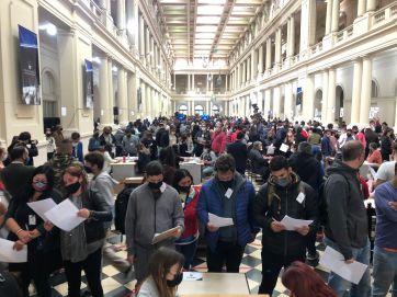 El recuento de votos no para y los candidatos esperan hasta último momento con posibilidades