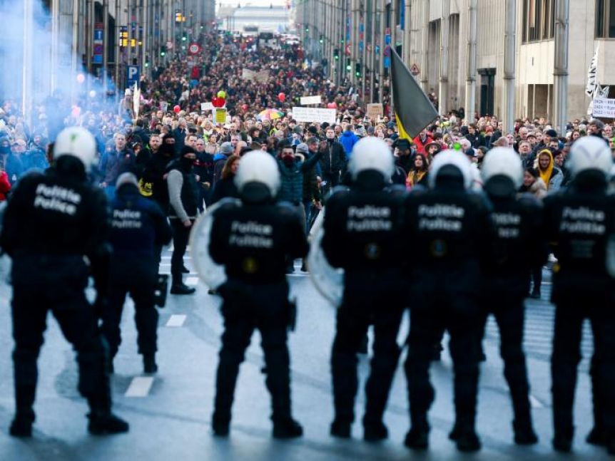 Tensión y protesta en Europa por las nuevas restricciones