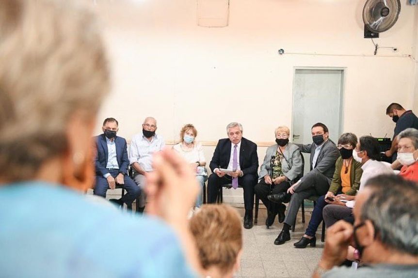 Tras las elecciones, Alberto volvió a mostrarse en el Conurbano