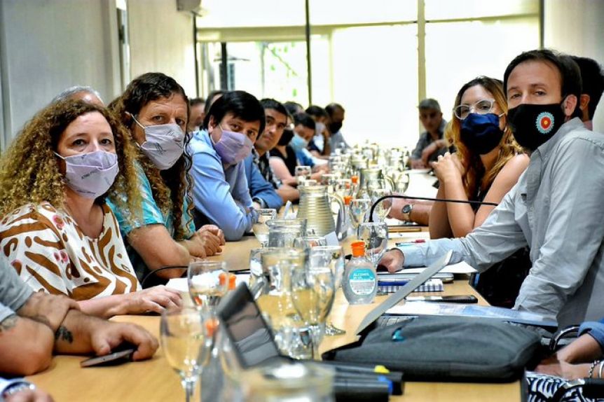Estatales bonaerenses acordaron un incremento salarial del 53,98% para 2021