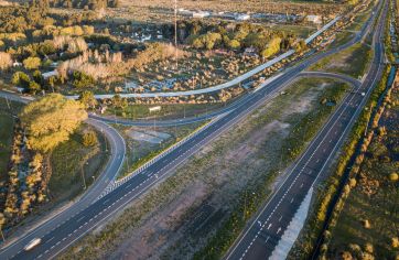 A la espera de una temporada exitosa, Kicillof encabezó el anuncio de obras en rutas