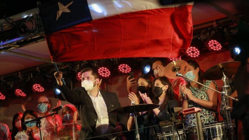 Rápido de reflejos, el kirchnerismo se sube al triunfo de Boric en Chile y festeja por la