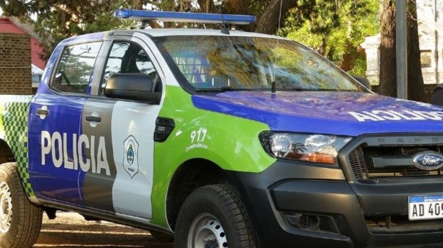 Discutió con su vecino por una pelota, lo baleó y se atrincheró en su casa