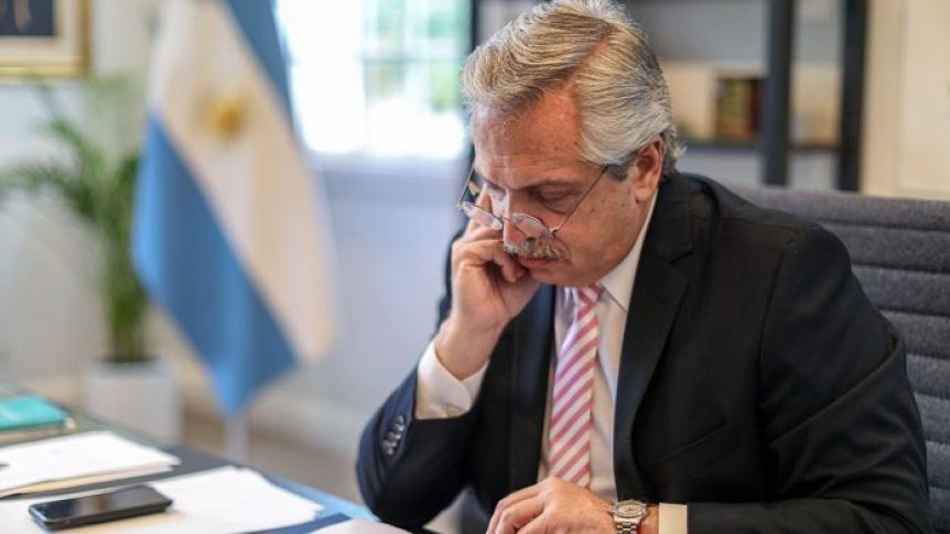La desaprobación de la gestión de Fernández subió casi once puntos en un año