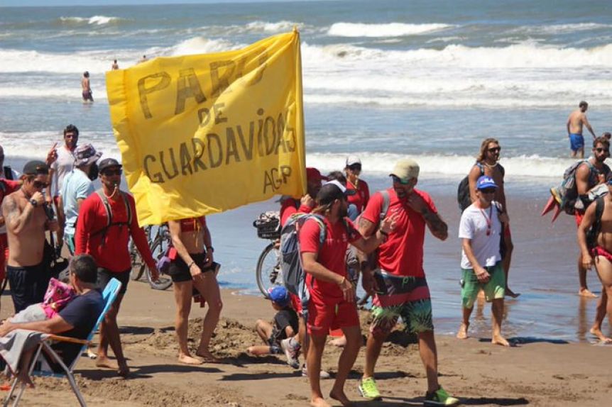 Arranque caliente: Guardavidas pararán el próximo lunes en Pinamar en reclamo de paritarias