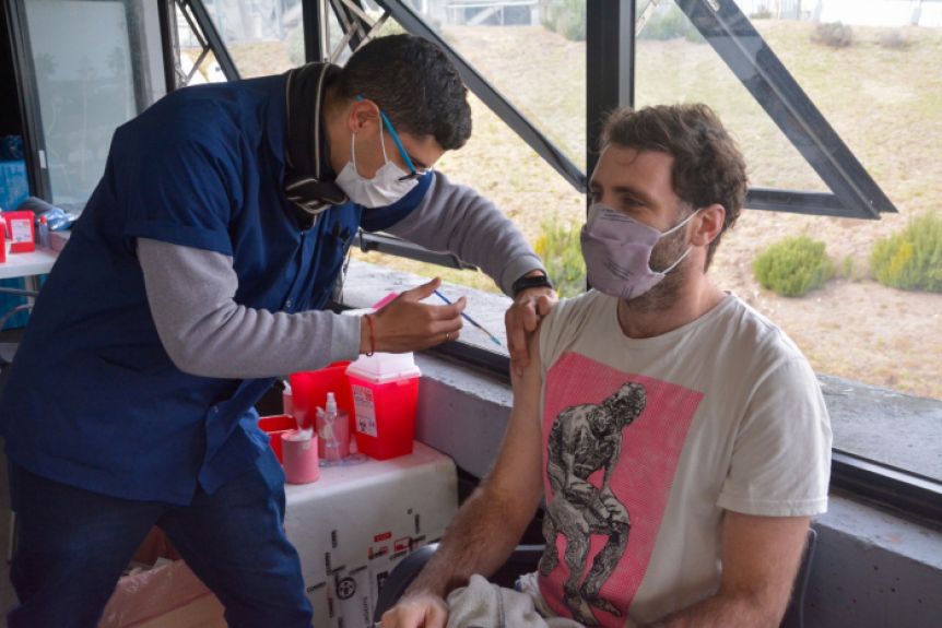 La Provincia descarta cobrar el tratamiento y la internación a no vacunados