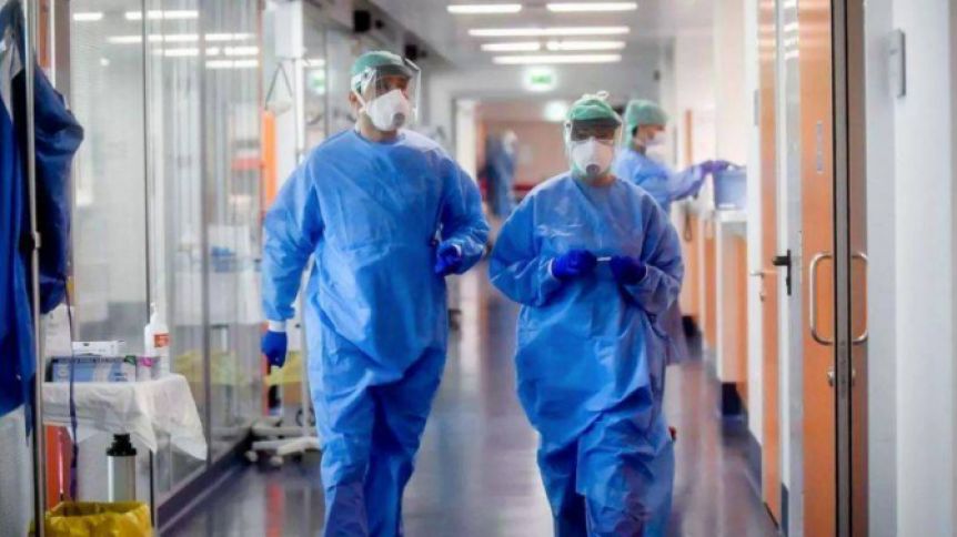 El personal de salud que sea contacto estrecho sin síntomas no deberá aislarse