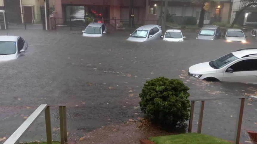 Las imágenes de la impresionante inundación en Montevideo - La Tecla