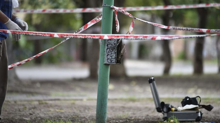 Tragedia en Córdoba: un adolescente murió electrocutado tras apoyarse en un poste de luz