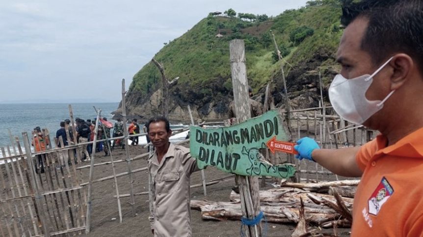 Indonesia: al menos 10 personas murieron arrastradas por el mar mientras meditaban