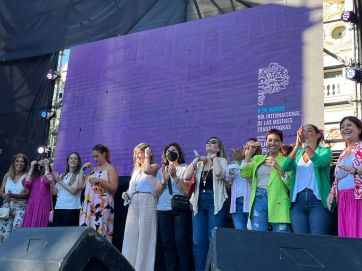Kicillof dijo presente en la jornada por el Día Internacional de la Mujer