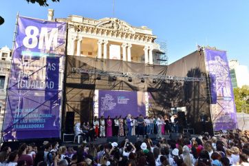 Kicillof dijo presente en la jornada por el Día Internacional de la Mujer