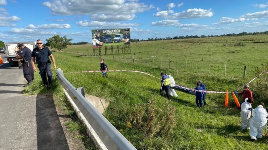 Apareció el cadáver de un hombre, amordazado y tapado con una bolsa al costado de la Ruta 2