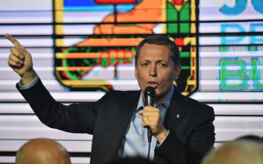 Gray volvió a castigar a La Cámpora:
